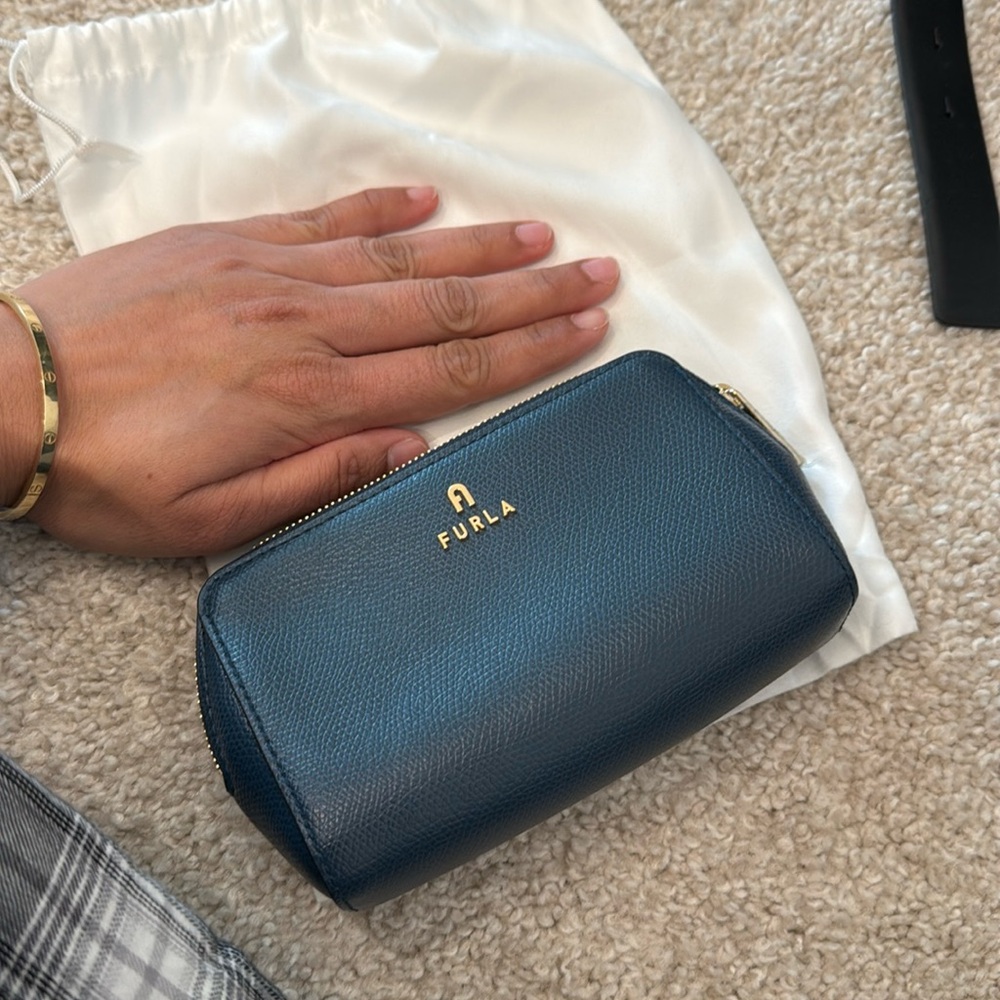 Cosmetic or jewelry pouch
